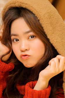 美女穿比基尼洗車