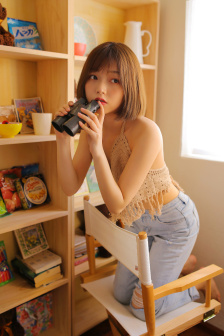 JK小姐姐裙子底下穿的是什么