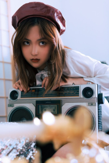 《社長妻子替丈夫還清債務(wù)》中文