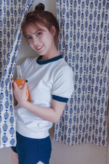 色愁愁久久久人愁愁久是什么意思