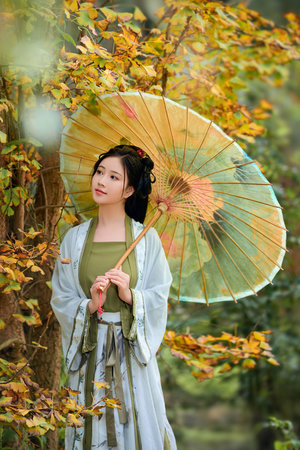 雙乳被一左一右吃著的