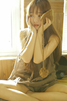 辦公室秘書(shū)胸罩太薄胸凸出來(lái)