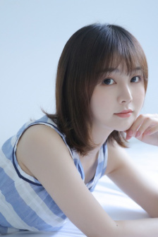 《法國(guó)少女農(nóng)場(chǎng)》電影