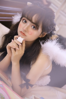 商務(wù)旅行戴帽子的女老板出行經(jīng)典