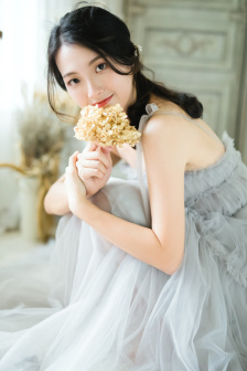 《喂奶人妻廚房HD》