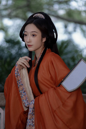 宋威龍與荀紫穎吻照