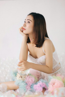 半夜我熟練扒下媽媽的內(nèi)褲視頻