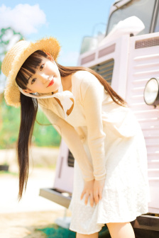 小保姆在廚房做飯